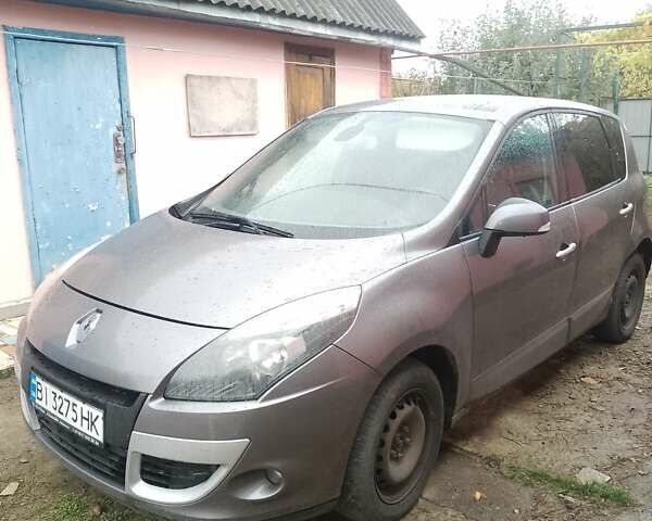 Рено Сценик 2010 в Полтаве на Automoto.ua Серый Рено Сценик, объемом двигателя 1.5 л и пробегом 204 тыс. км за 6500 $, фото 1 на Automoto.ua