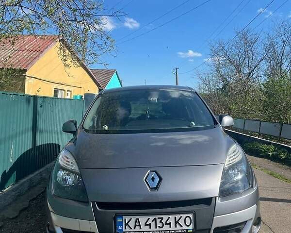 Сірий Рено Сценік, об'ємом двигуна 1.5 л та пробігом 245 тис. км за 6650 $, фото 1 на Automoto.ua