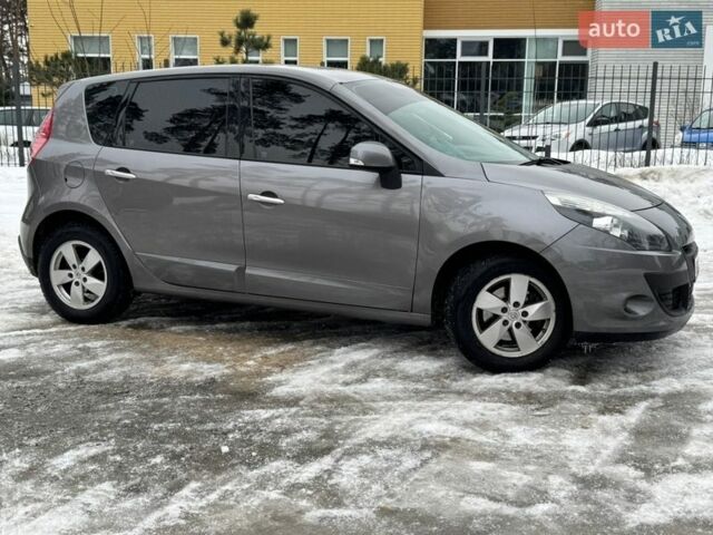 Серый Рено Сценик, объемом двигателя 1.46 л и пробегом 300 тыс. км за 6600 $, фото 1 на Automoto.ua
