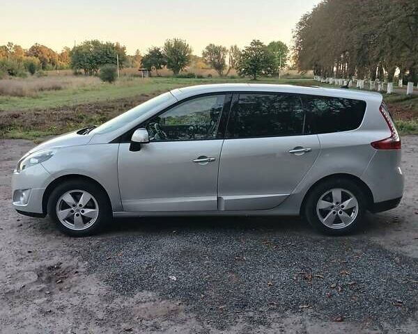 Серый Рено Сценик, объемом двигателя 1.5 л и пробегом 332 тыс. км за 7200 $, фото 1 на Automoto.ua