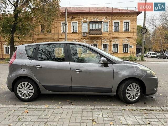 Серый Рено Сценик, объемом двигателя 1.46 л и пробегом 232 тыс. км за 7500 $, фото 1 на Automoto.ua