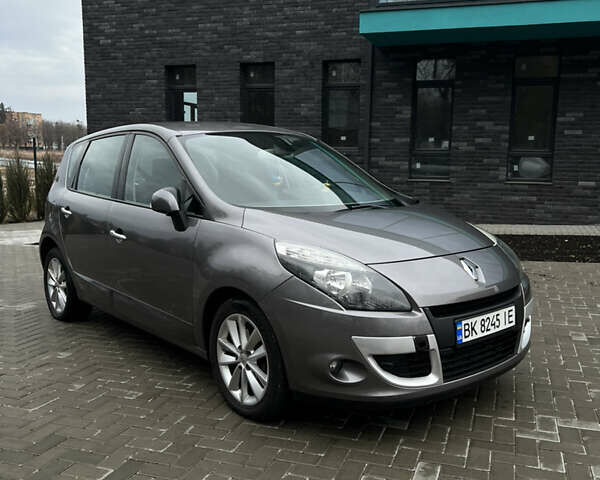 Серый Рено Сценик, объемом двигателя 2 л и пробегом 255 тыс. км за 8300 $, фото 1 на Automoto.ua