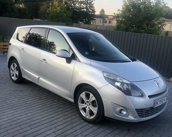 Сірий Рено Сценік, об'ємом двигуна 1.5 л та пробігом 230 тис. км за 6200 $, фото 1 на Automoto.ua