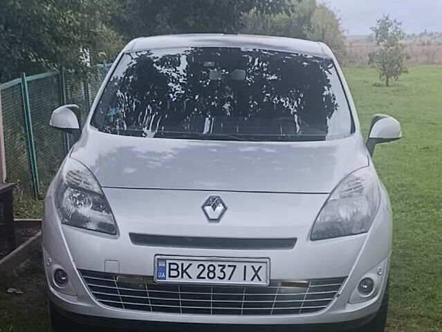Серый Рено Сценик, объемом двигателя 1.46 л и пробегом 232 тыс. км за 7450 $, фото 1 на Automoto.ua