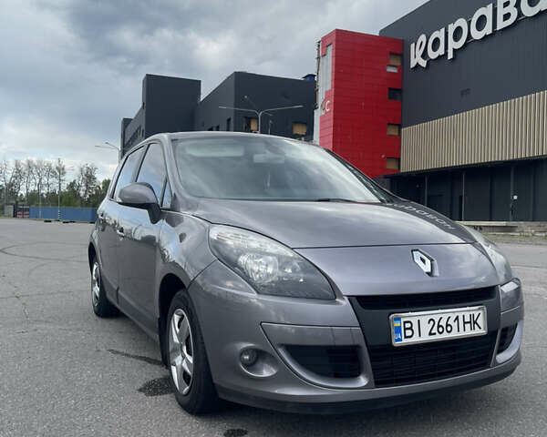 Рено Сценік 2010 у Харкові на Automoto.ua Сірий Рено Сценік, об'ємом двигуна 1.5 л та пробігом 280 тис. км за 6300 $, фото 1 на Automoto.ua