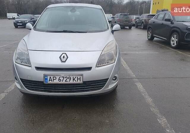 Серый Рено Сценик, объемом двигателя 2 л и пробегом 258 тыс. км за 7700 $, фото 1 на Automoto.ua