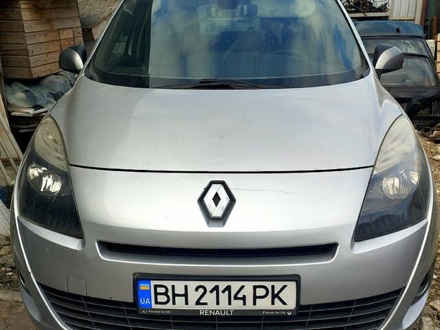 Серый Рено Сценик, объемом двигателя 1.5 л и пробегом 476 тыс. км за 5500 $, фото 1 на Automoto.ua