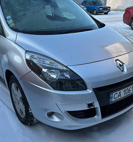 Серый Рено Сценик, объемом двигателя 1.5 л и пробегом 270 тыс. км за 6300 $, фото 1 на Automoto.ua