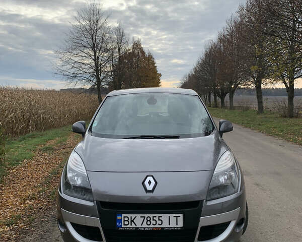 Серый Рено Сценик, объемом двигателя 1.87 л и пробегом 280 тыс. км за 7200 $, фото 1 на Automoto.ua