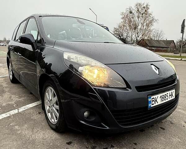 Серый Рено Сценик, объемом двигателя 1.5 л и пробегом 317 тыс. км за 7500 $, фото 1 на Automoto.ua