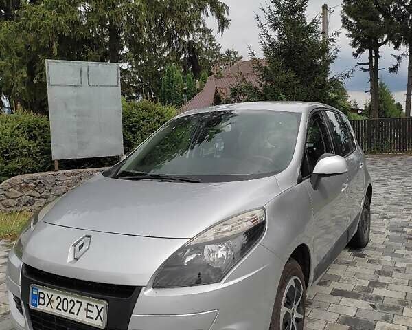 Сірий Рено Сценік, об'ємом двигуна 1.5 л та пробігом 218 тис. км за 6300 $, фото 1 на Automoto.ua