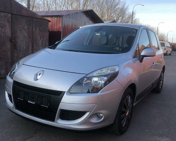 Рено Сценик 2010 в Луцке на Automoto.ua Серый Рено Сценик, объемом двигателя 0 л и пробегом 186 тыс. км за 6199 $, фото 1 на Automoto.ua