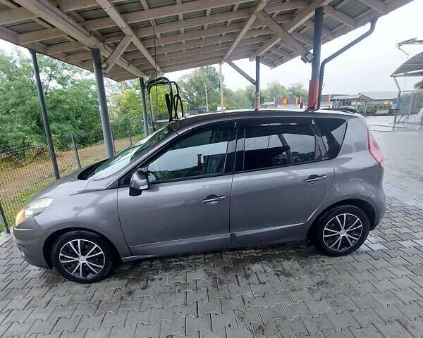 Сірий Рено Сценік, об'ємом двигуна 1.5 л та пробігом 330 тис. км за 5600 $, фото 1 на Automoto.ua