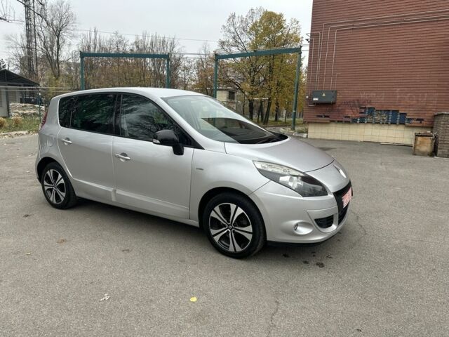 Серый Рено Сценик, объемом двигателя 1.6 л и пробегом 165 тыс. км за 8800 $, фото 1 на Automoto.ua