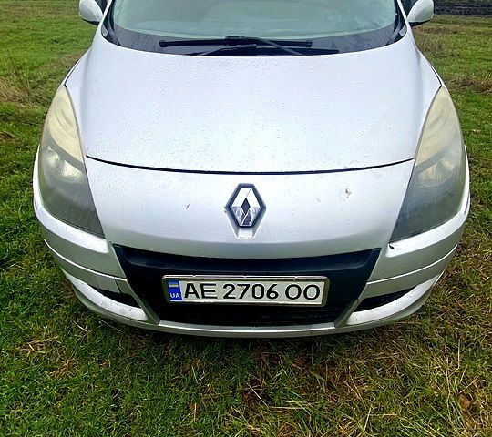 Сірий Рено Сценік, об'ємом двигуна 1.5 л та пробігом 260 тис. км за 5300 $, фото 1 на Automoto.ua