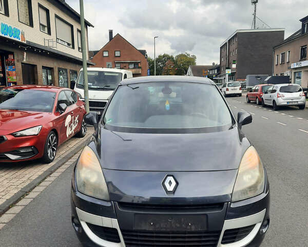 Рено Сценік 2011 у Луцьку на Automoto.ua Сірий Рено Сценік, об'ємом двигуна 1.6 л та пробігом 231 тис. км за 6300 $, фото 1 на Automoto.ua