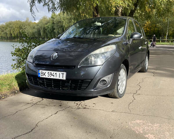 Рено Сценік 2011 у Рівному на Automoto.ua Сірий Рено Сценік, об'ємом двигуна 1.6 л та пробігом 214 тис. км за 6450 $, фото 1 на Automoto.ua