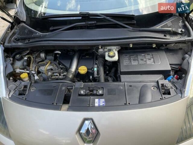 Серый Рено Сценик, объемом двигателя 1.5 л и пробегом 259 тыс. км за 7500 $, фото 1 на Automoto.ua