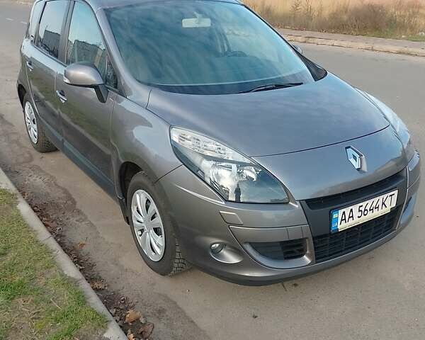 Серый Рено Сценик, объемом двигателя 1.6 л и пробегом 166 тыс. км за 7700 $, фото 1 на Automoto.ua