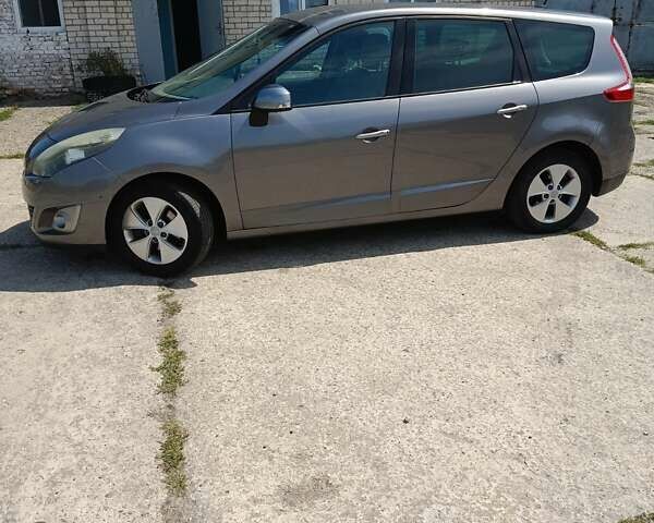 Сірий Рено Сценік, об'ємом двигуна 1.6 л та пробігом 210 тис. км за 7900 $, фото 1 на Automoto.ua