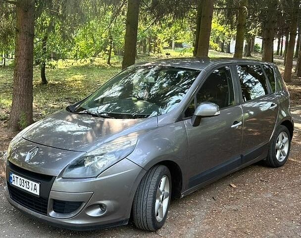 Сірий Рено Сценік, об'ємом двигуна 1.5 л та пробігом 249 тис. км за 5850 $, фото 1 на Automoto.ua