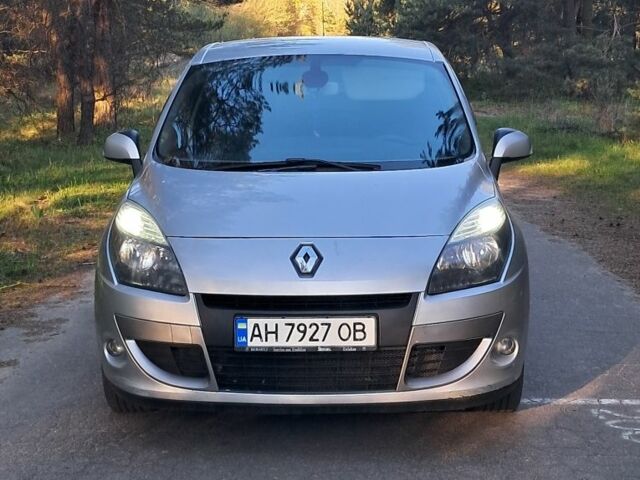 Сірий Рено Сценік, об'ємом двигуна 1.5 л та пробігом 255 тис. км за 4950 $, фото 1 на Automoto.ua