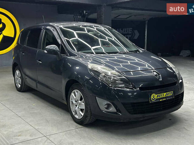Серый Рено Сценик, объемом двигателя 1.5 л и пробегом 380 тыс. км за 6500 $, фото 1 на Automoto.ua