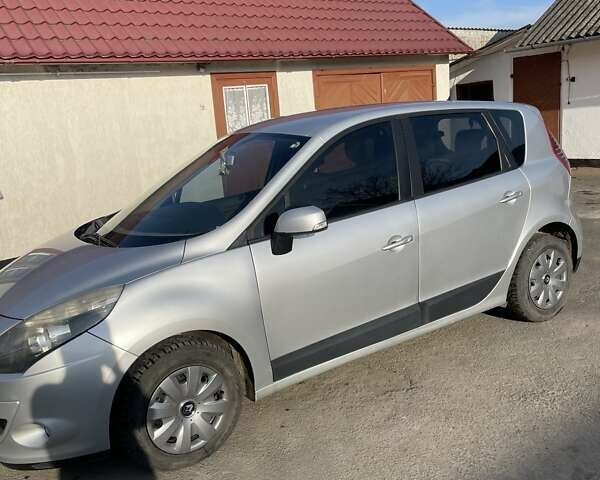 Сірий Рено Сценік, об'ємом двигуна 1.46 л та пробігом 268 тис. км за 7800 $, фото 1 на Automoto.ua