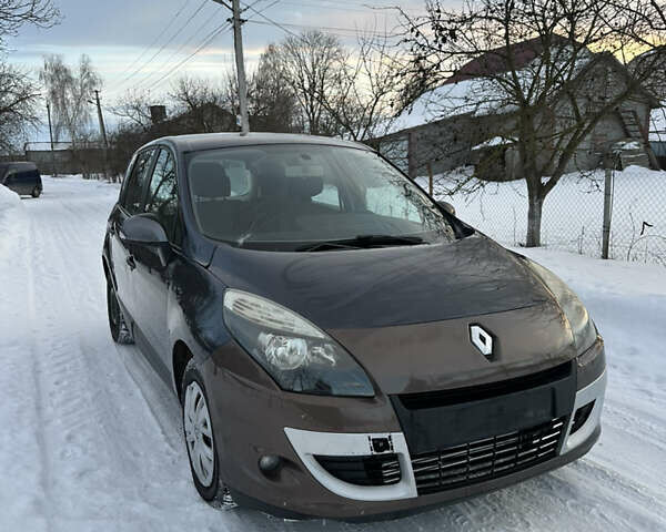 Сірий Рено Сценік, об'ємом двигуна 1.46 л та пробігом 250 тис. км за 4250 $, фото 1 на Automoto.ua