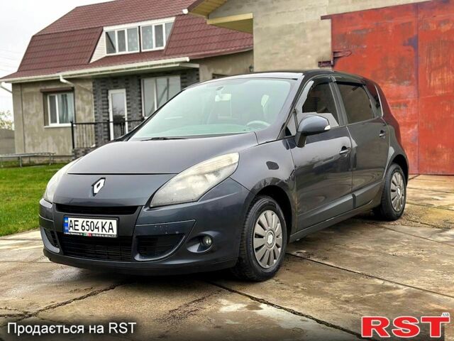 Серый Рено Сценик, объемом двигателя 1.5 л и пробегом 300 тыс. км за 7000 $, фото 1 на Automoto.ua