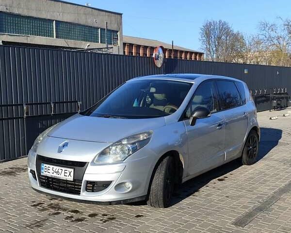 Серый Рено Сценик, объемом двигателя 2 л и пробегом 216 тыс. км за 8300 $, фото 1 на Automoto.ua