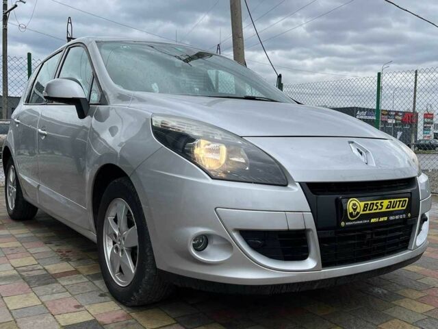 Рено Сценик 2011 в Стрые на Automoto.ua Серый Рено Сценик, объемом двигателя 2 л и пробегом 215 тыс. км за 7500 $, фото 1 на Automoto.ua