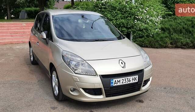 Серый Рено Сценик, объемом двигателя 1.56 л и пробегом 230 тыс. км за 8268 $, фото 1 на Automoto.ua
