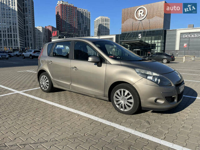 Сірий Рено Сценік, об'ємом двигуна 1.5 л та пробігом 299 тис. км за 6800 $, фото 1 на Automoto.ua