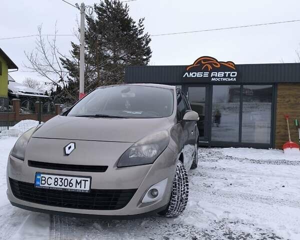 Серый Рено Сценик, объемом двигателя 1.46 л и пробегом 315 тыс. км за 6499 $, фото 1 на Automoto.ua