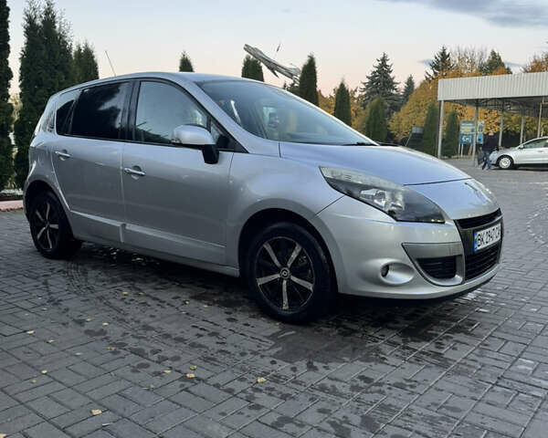 Рено Сценик 2011 в Дубно на Automoto.ua Серый Рено Сценик, объемом двигателя 1.46 л и пробегом 222 тыс. км за 6799 $, фото 1 на Automoto.ua