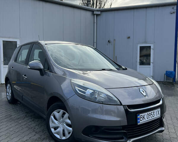 Серый Рено Сценик, объемом двигателя 1.6 л и пробегом 186 тыс. км за 7300 $, фото 1 на Automoto.ua