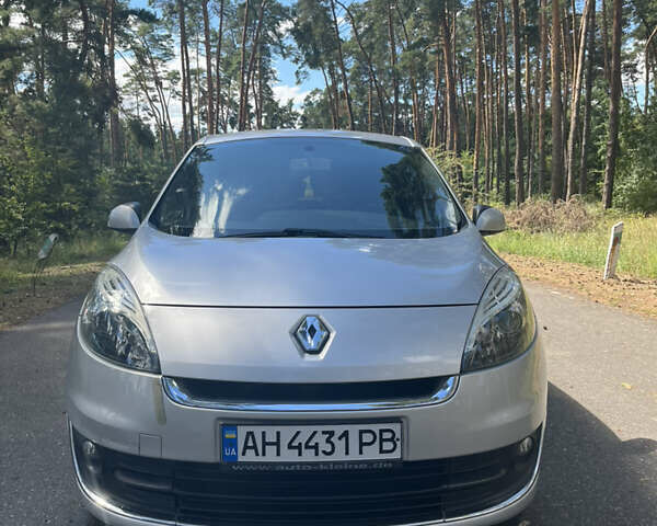 Серый Рено Сценик, объемом двигателя 1.46 л и пробегом 322 тыс. км за 7800 $, фото 1 на Automoto.ua