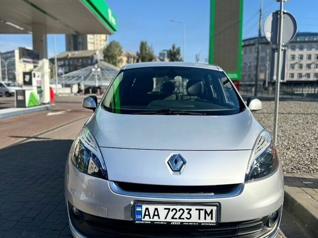 Сірий Рено Сценік, об'ємом двигуна 1.5 л та пробігом 240 тис. км за 7500 $, фото 1 на Automoto.ua