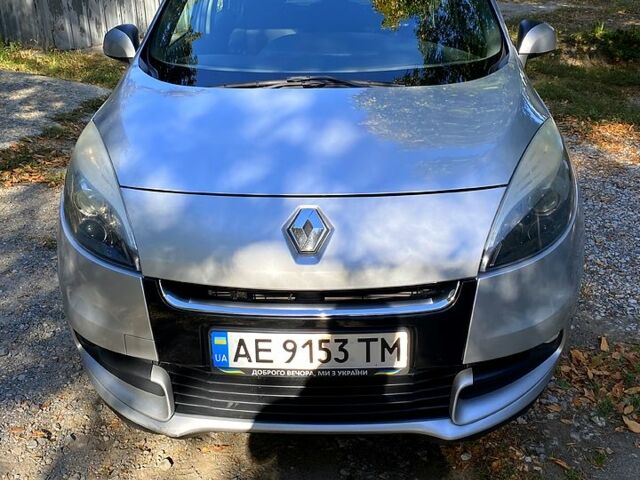 Рено Сценік 2012 у Дніпро (Дніпропетровську) на Automoto.ua Сірий Рено Сценік, об'ємом двигуна 1.5 л та пробігом 278 тис. км за 6700 $, фото 1 на Automoto.ua