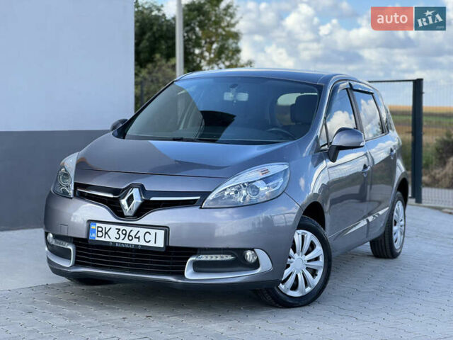 Серый Рено Сценик, объемом двигателя 1.5 л и пробегом 220 тыс. км за 7900 $, фото 1 на Automoto.ua