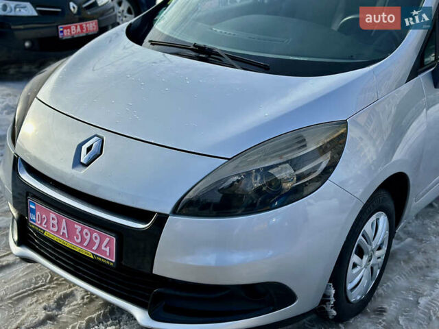 Серый Рено Сценик, объемом двигателя 1.5 л и пробегом 246 тыс. км за 7600 $, фото 1 на Automoto.ua