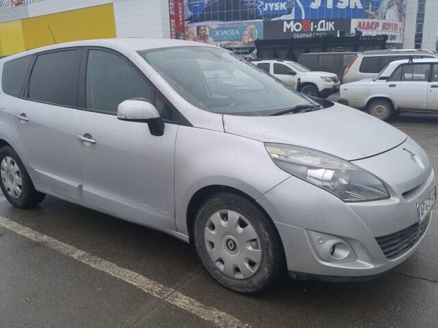 Серый Рено Сценик, объемом двигателя 2 л и пробегом 258 тыс. км за 7700 $, фото 1 на Automoto.ua