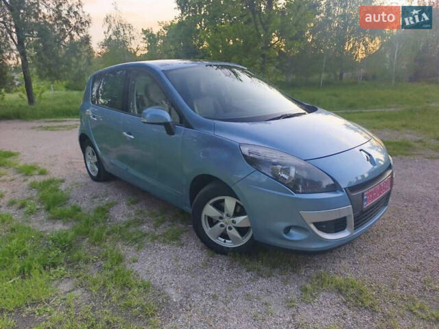 Рено Сценик 2010 в Киеве на Automoto.ua Синий Рено Сценик, объемом двигателя 1.5 л и пробегом 240 тыс. км за 6800 $, фото 1 на Automoto.ua