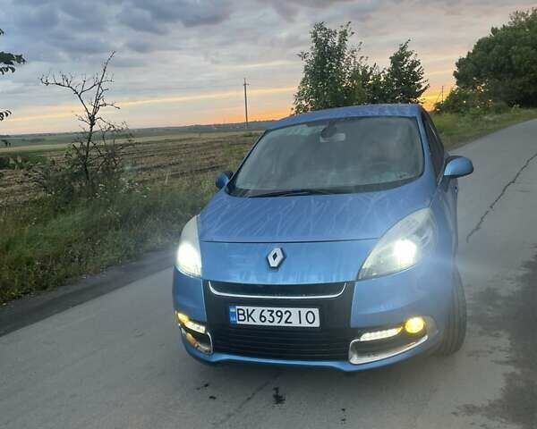 Синій Рено Сценік, об'ємом двигуна 1.5 л та пробігом 254 тис. км за 8300 $, фото 1 на Automoto.ua