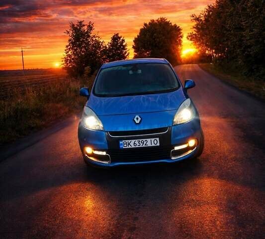 Синий Рено Сценик, объемом двигателя 1.5 л и пробегом 254 тыс. км за 7800 $, фото 1 на Automoto.ua