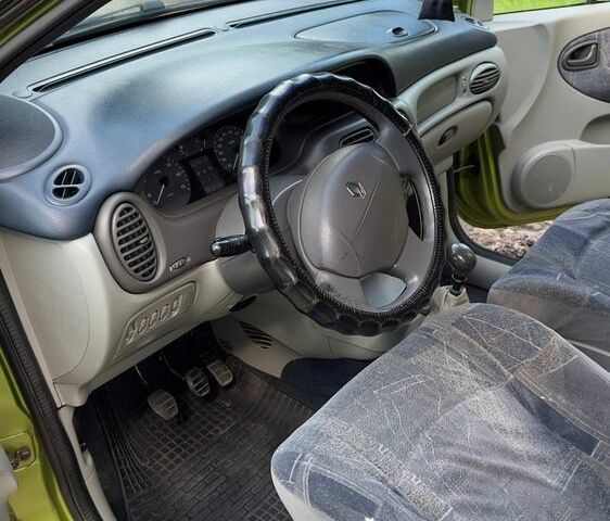Зеленый Рено Сценик, объемом двигателя 1.6 л и пробегом 230 тыс. км за 2600 $, фото 1 на Automoto.ua