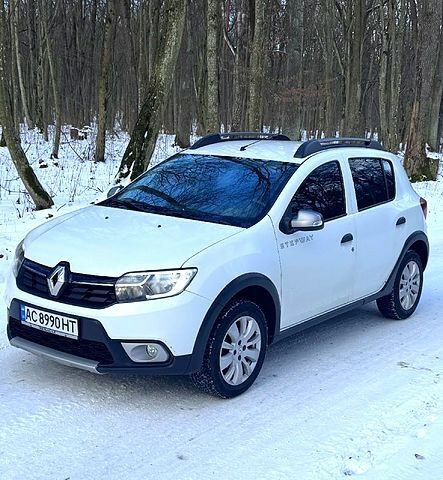 Белый Рено СтепВей, объемом двигателя 1.5 л и пробегом 28200 тыс. км за 10800 $, фото 1 на Automoto.ua
