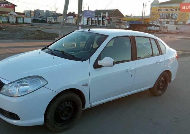 Белый Рено Симбол, объемом двигателя 1.39 л и пробегом 143 тыс. км за 3000 $, фото 1 на Automoto.ua