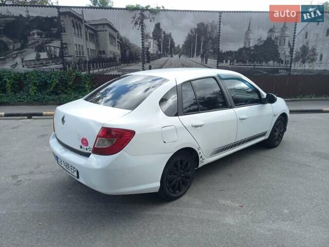Белый Рено Симбол, объемом двигателя 1.39 л и пробегом 300 тыс. км за 4000 $, фото 1 на Automoto.ua